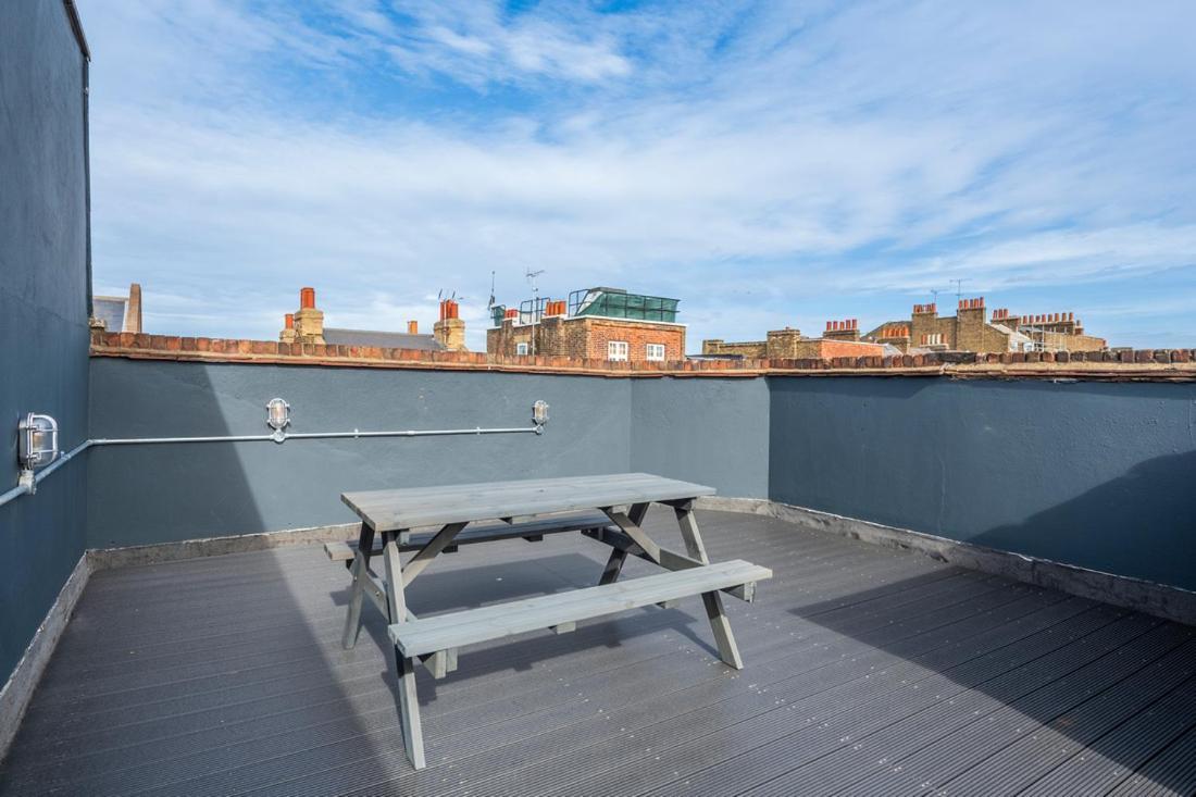 Spacious On Chapel Market Ferienhaus London